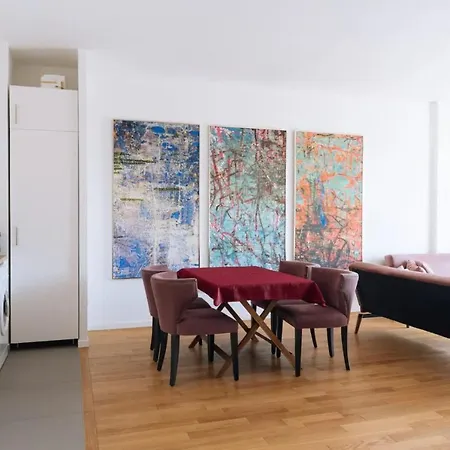 Lägenhet Spacious 2bd With Balcony Paris