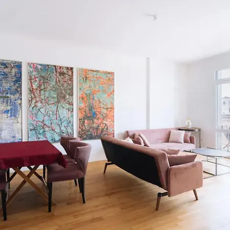 Spacious 2bd With Balcony Lägenhet Paris