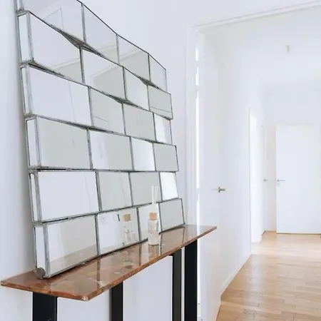 Spacious 2bd With Balcony Lägenhet Paris