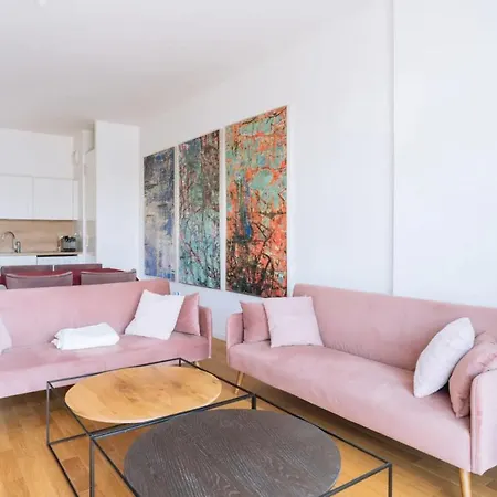 Spacious 2bd With Balcony